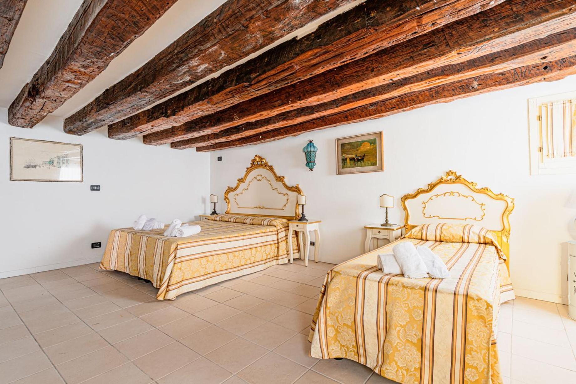 Casa Leone- Cozy And Central Accommodation In Venice * Venetië